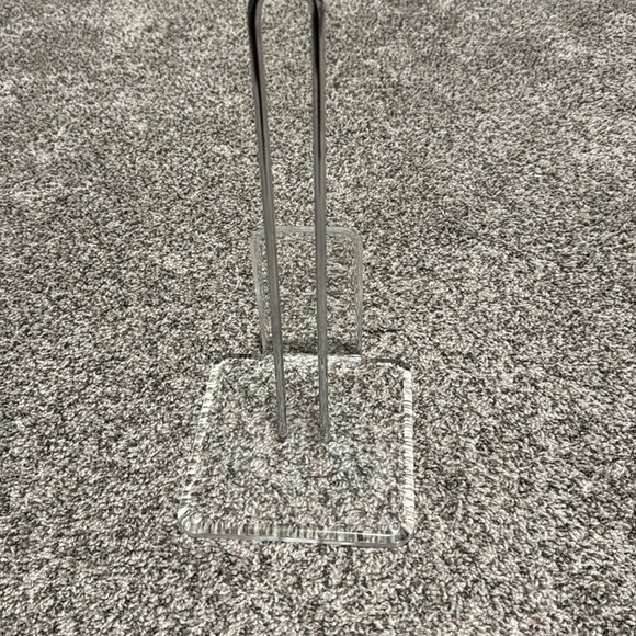 Paper towel holder - Picture 4 of 4